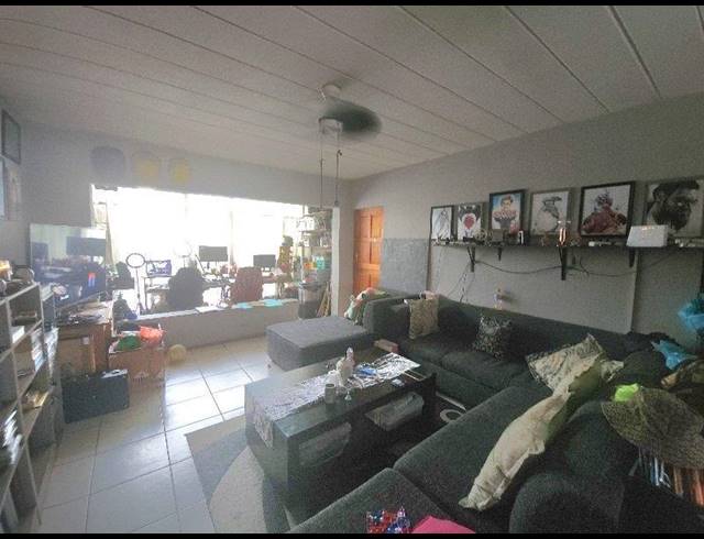 2 BEDROOM TOWNHOUSE FOR SALE IN FLORENTIA